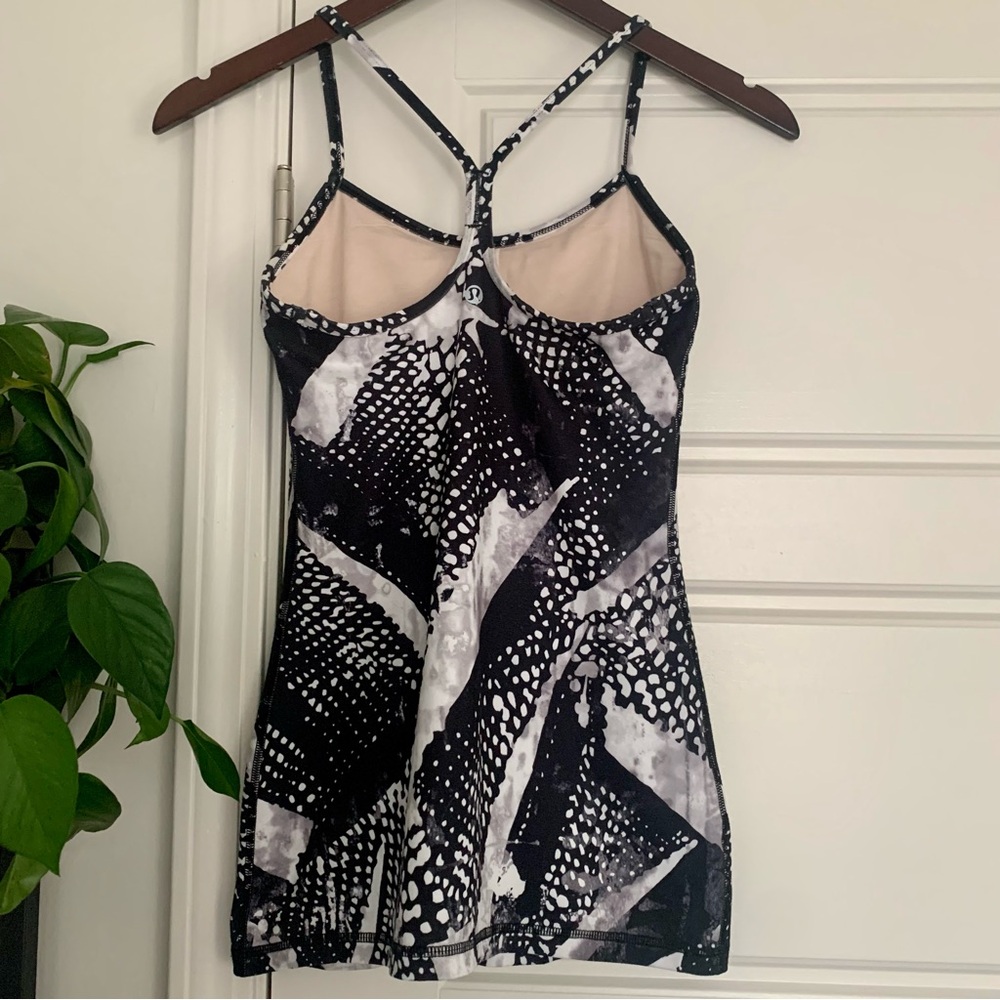• [Lululemon] Fitted Racerback Tank • - Picture 4 of 8
